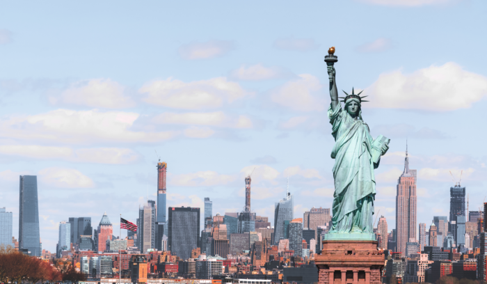 Statue of Liberty at border crossing for how to export from Canada