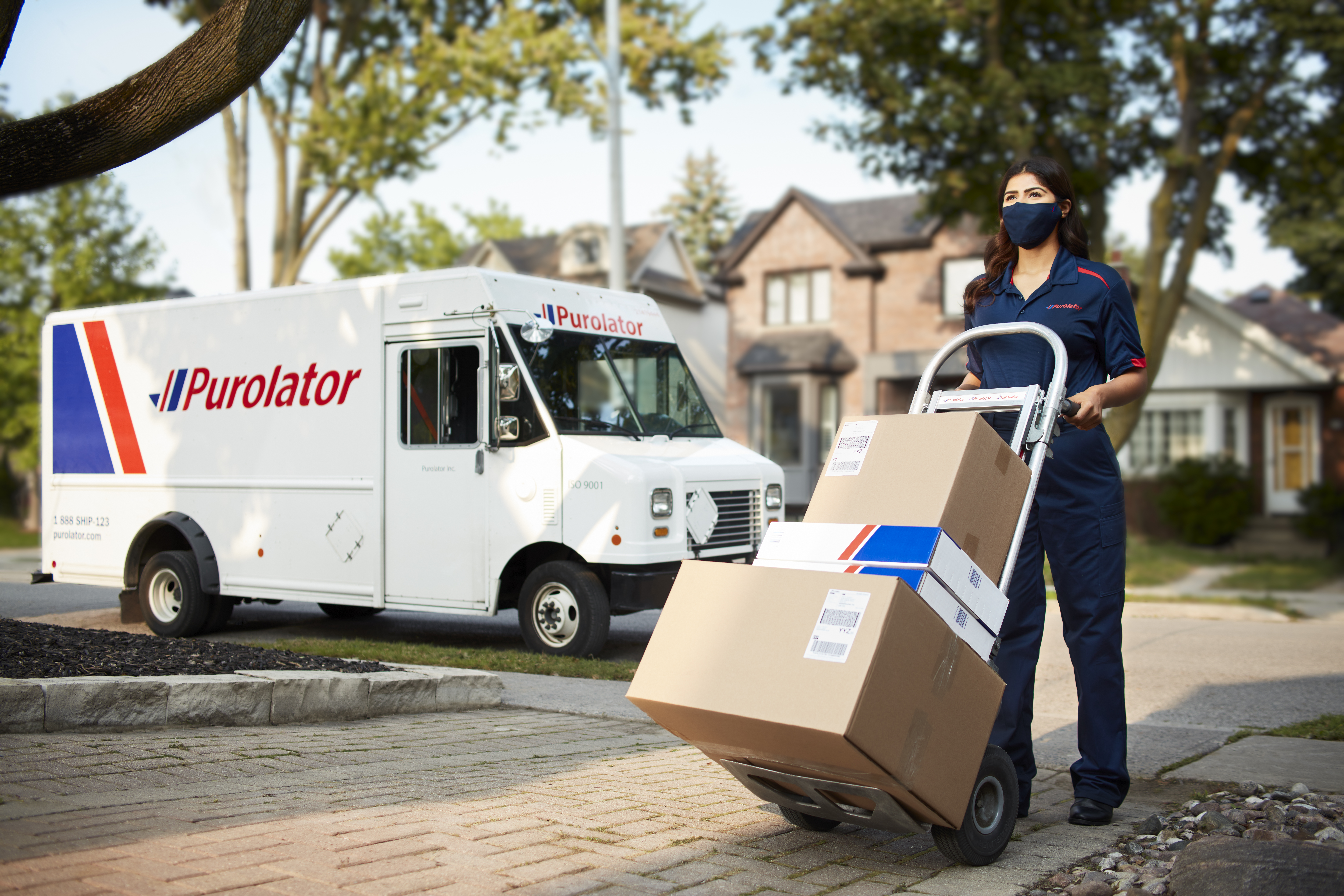 Purolator courier with consolidated shipment for sustainable shipping